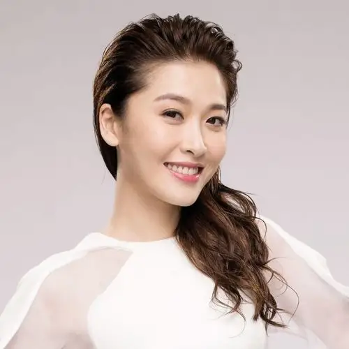 周丽淇孕照首曝光一身黑色孕妇装上围丰满尽显完美曲线