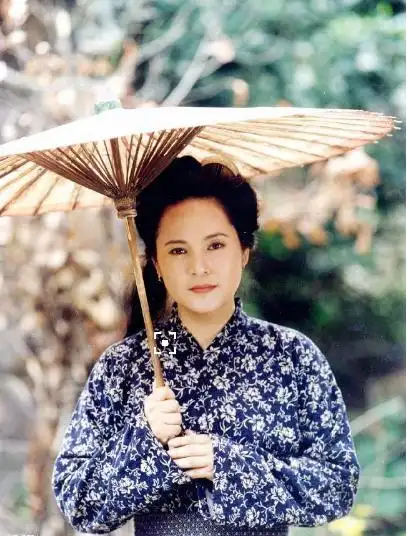 早恋和郭凯敏成夫妻,为爱甘愿隐退离婚收场,戏内泼辣戏外幸福!