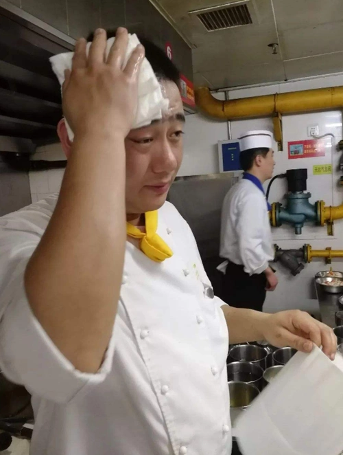 试想下,餐饮厨房的厨师们在厨房工作的时间更是长久,一天下来面对的就