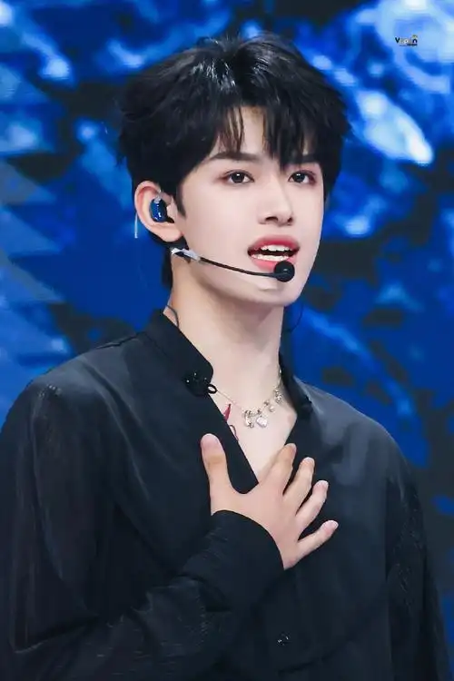 张极[超话]##tf家族登陆计划生于火焰演唱会##tf