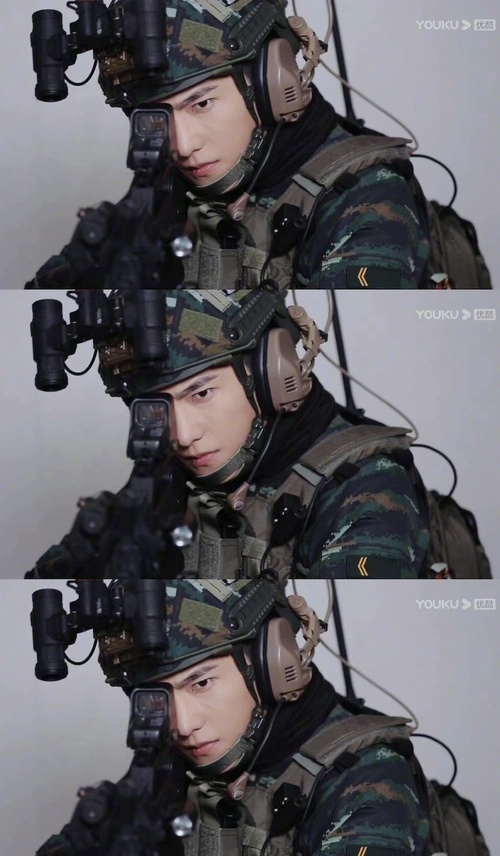 蒋璐霞夸杨洋穿军装帅到爆表