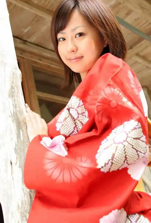 丰腴性感北村瞳红