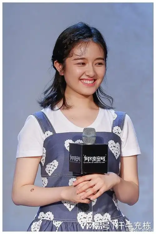 一,崭露头角,步步为营2009年,十岁的李兰迪拍摄了个人首部电影《爱你