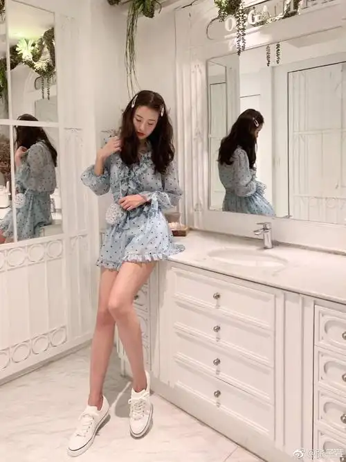 看了张子萱旅行照,难怪陈赫甘愿为她背负骂名,美得让人心醉_身材