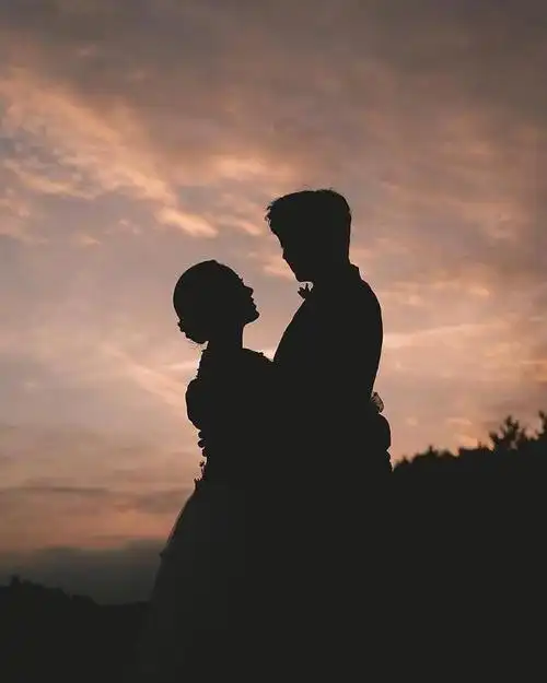 心酸的爱情文案!深情扎心,伤感泪崩!