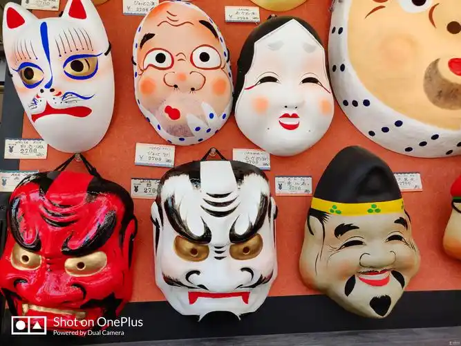 各种蕴含日本历史文化的面具,诉说着古今交融的魅力.
