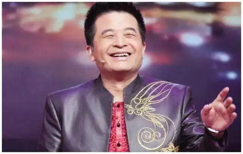 毕福剑有望重返央视?61岁的他近照邋遢,不修边幅略显憔悴