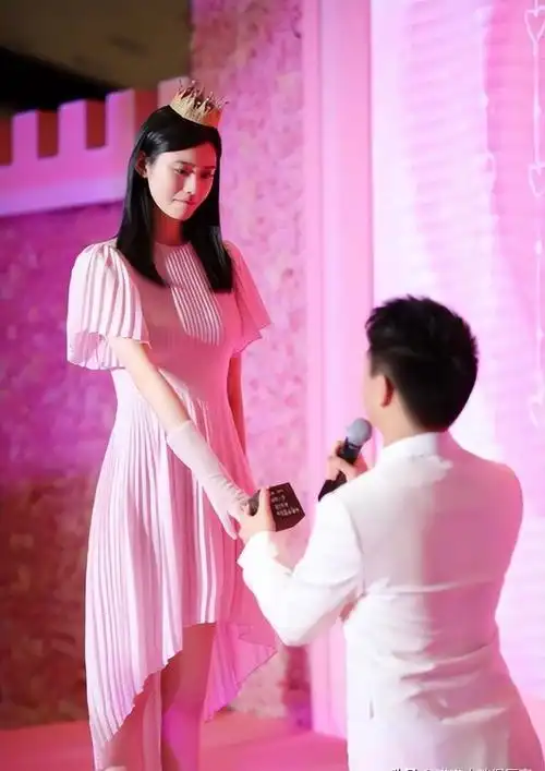 事实上,在赌王离世前的几年时光里,赌王的家族一直沉浸在喜悦之中