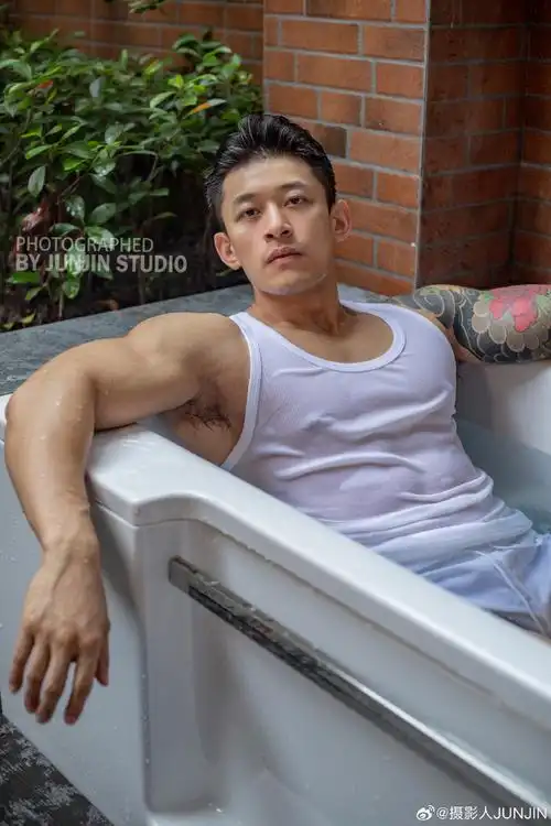 肌肉男##体育生的腿##健身打卡##运动健身##健身男理想身材摄影