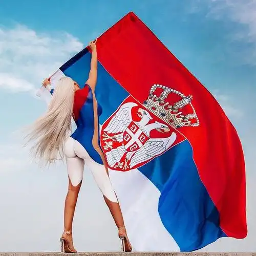 世界杯丽人第10期:托西奇天后女友 人体彩绘助威