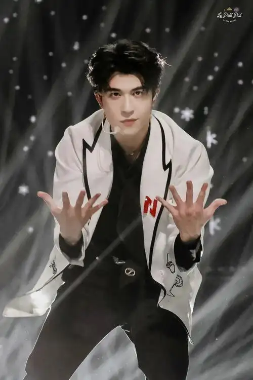 into1尹浩宇220121家族年夜饭录制