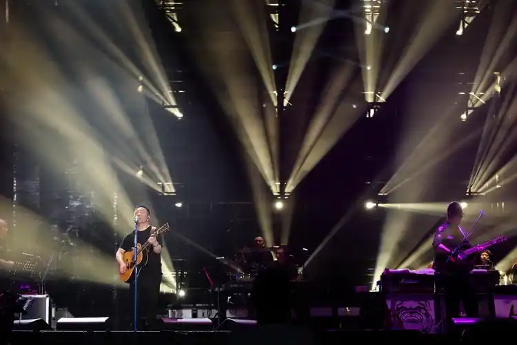 《无尽光芒》许巍深圳演唱会