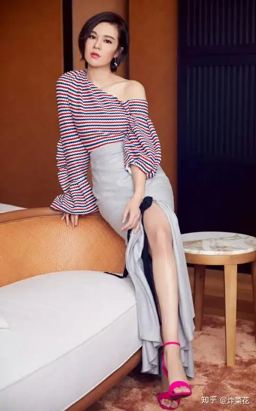 中国女明星里谁的腿特别好看