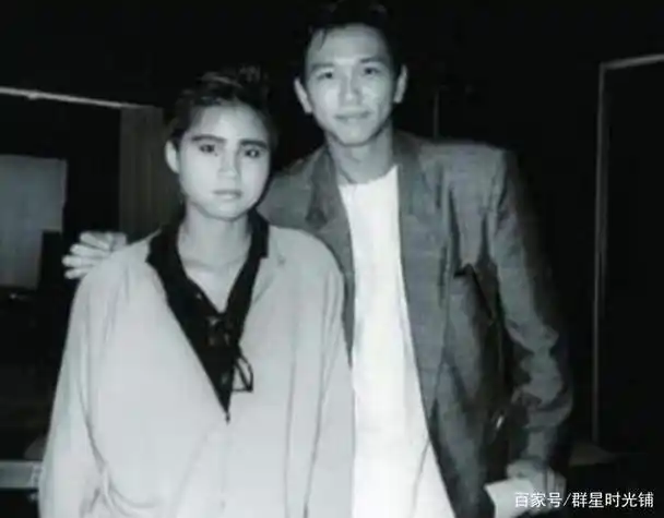 后来李丽蕊出国留学,两人的感情也就此结束.