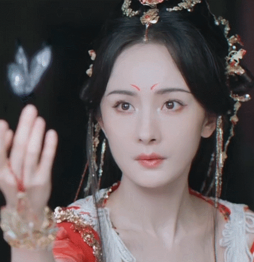 杨幂红衣合集#杨幂简直可以说是古装的神,在狐妖小红娘月红篇之置每