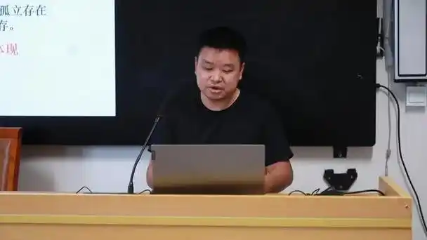 对比》李志凤老师《心中有课标 学习促成长》陈珂老师《讲好数学故事