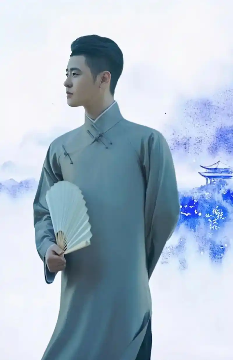 张云雷 素手执扇气不凡,浮华云烟自等闲.静心守业得自在,壮 - 抖音
