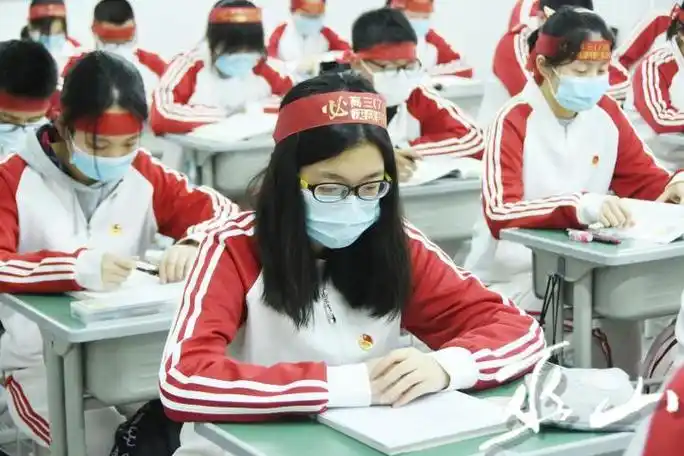 争分夺秒!巫山高三学子全力以赴备战高考