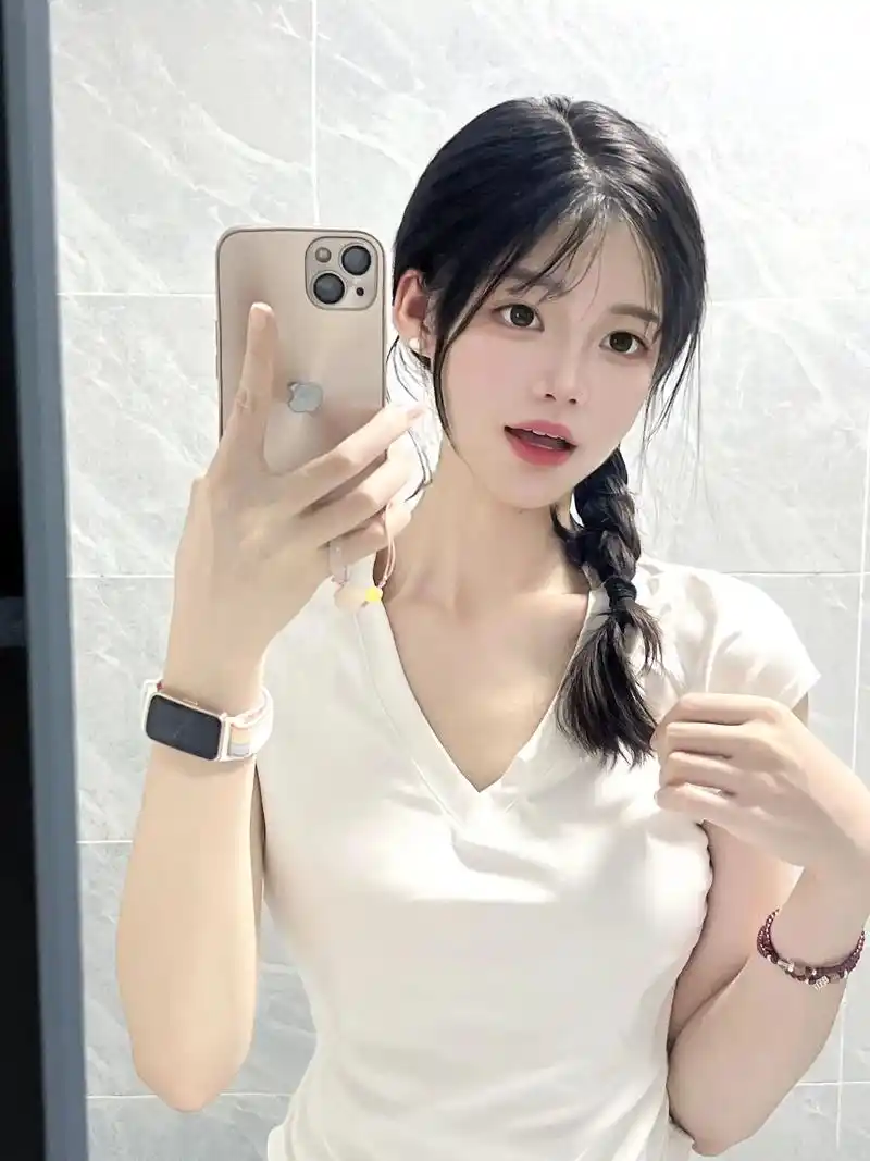 "邻家女孩居家自拍"#p图 #修图前vs修图后 #网恋 #对 - 抖音