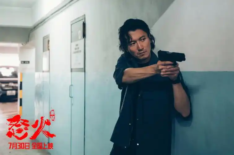 谢霆锋上一部男主电影还是2017年的《决战食神》,观众对演员谢霆锋是