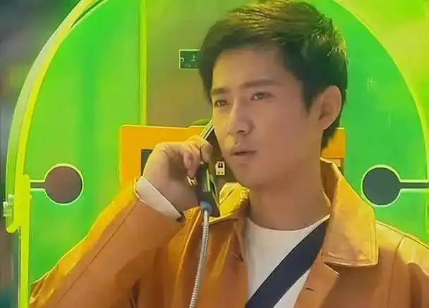 6位琼瑶男星颜值今昔对比,有人帅了一辈子,有人发福似"奶奶"