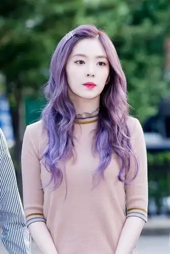 他们的头发就是调色盘!这6位偶像最能驾驭葡萄紫发色