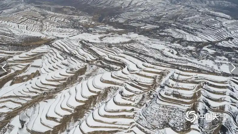 航拍雪后甘肃定西梯田 宛如巨型水墨画_安定区_白雪_网讯