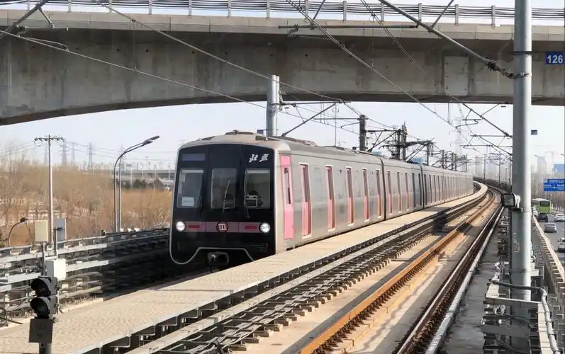 【北京地铁】14号线西段园博园站 青岛四方制sfm18型地铁客车进站