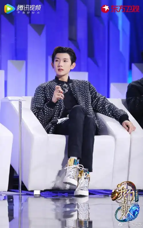 今晚来腾讯视频看#我们的歌#第二季,随@tfboys-王源登上音乐巴士随风