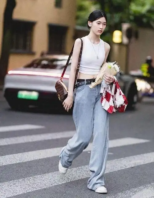 被上海女生"春夏穿搭"圈粉:裤子宽一点,裙子短一截,时髦显瘦