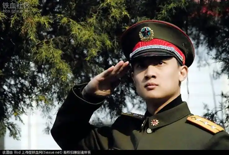 怀念解放军87式军服那种简洁明快的风格