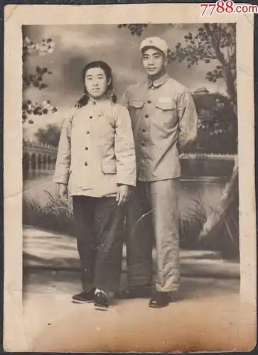 五十年代夫妻合影-老照片-7788票证网
