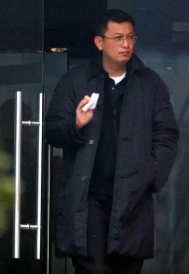 图文:王家卫亮相北京 不戴墨镜现另一面(1)