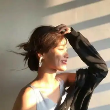 笑的很暖的女生头像高清治愈系笑得很灿烂的女生头像图片