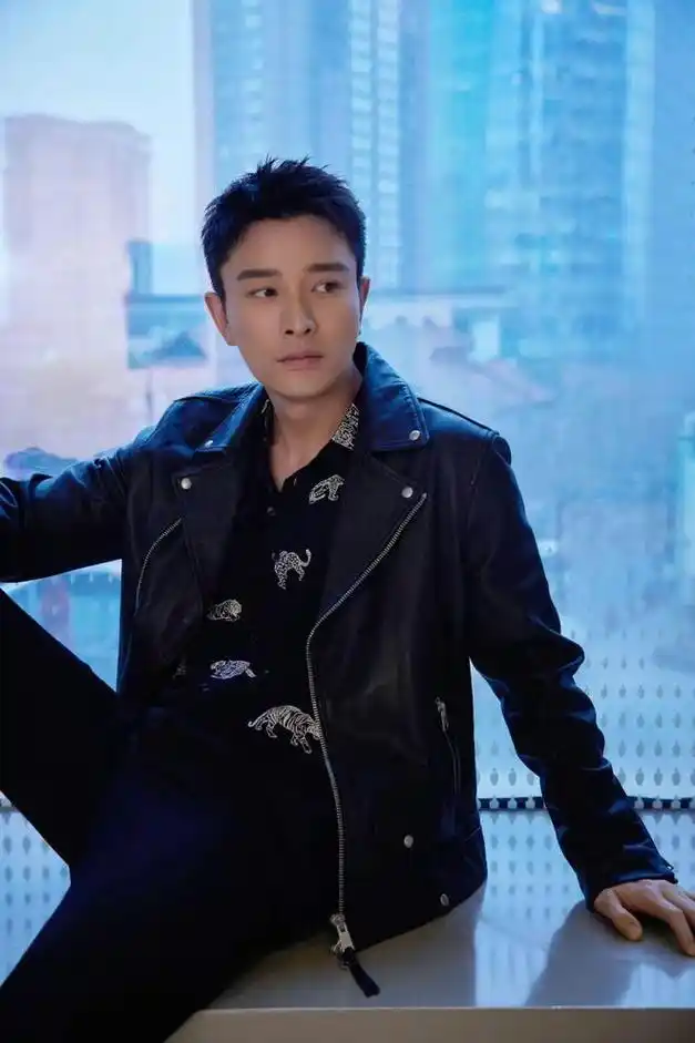 肖战被压价?摩托鲜肉打压小黄鸭?四字捆绑三字?贾乃亮洗白成功