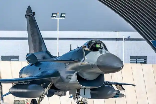 霸气!空军战机飞行训练大片来袭|军事|航空兵_网易订阅