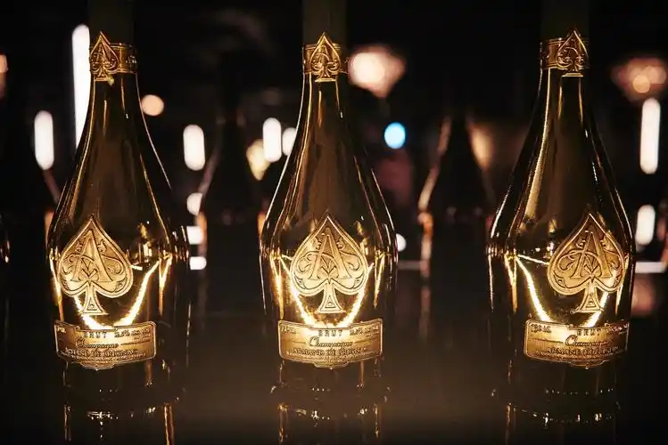 郑小塔 的想法: 黑桃a香槟,这几年在酒吧里很火,成为炫… - 知乎