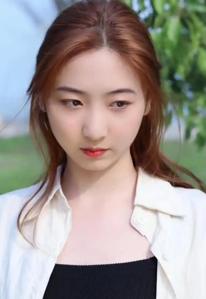 富态女人优雅淡定,颜值美貌无可挑剔,百看不厌!