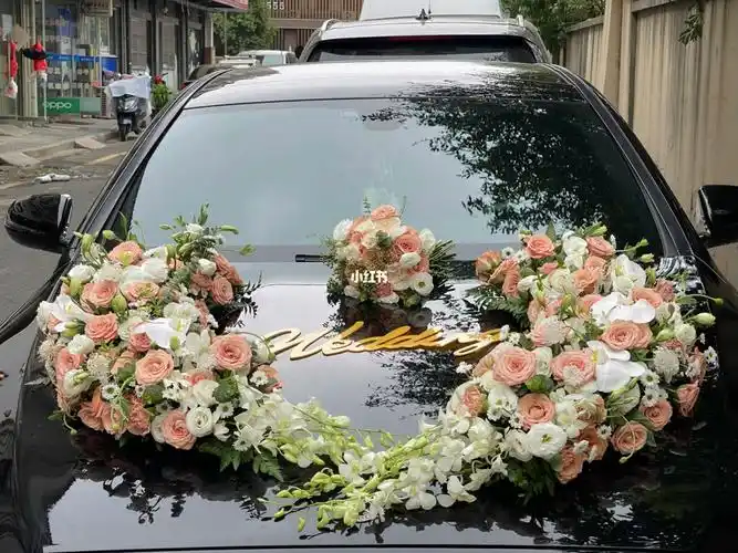 婚礼季新娘手捧花婚礼花车卡布奇诺婚车