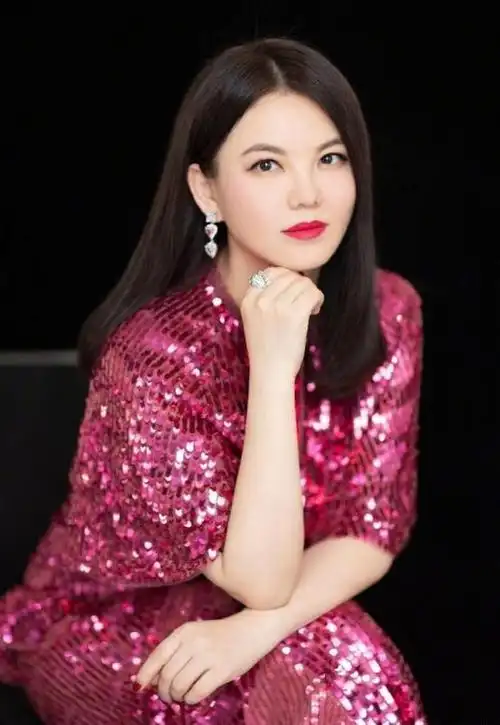 李湘为什么这么有钱翻看她的履历才发现她的钱来自这些地方