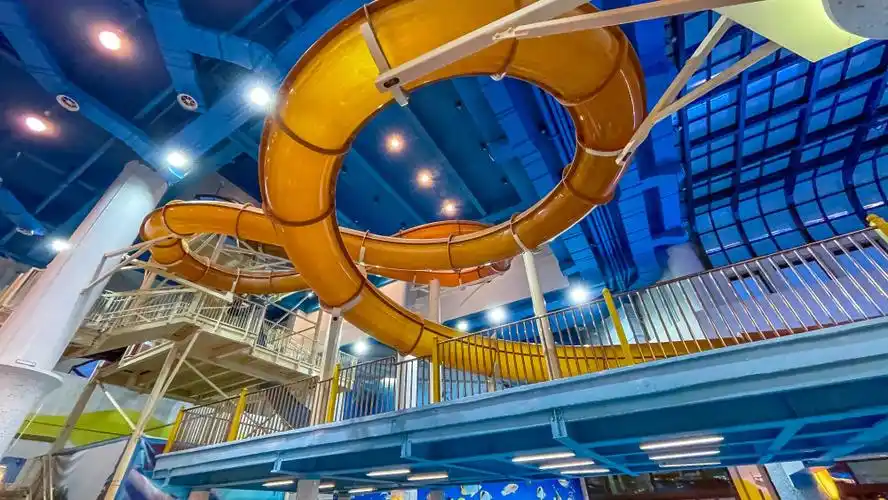 69超大的室外泳池 室内丰富,刺激的娱乐活动长隆横琴湾水世界拥有