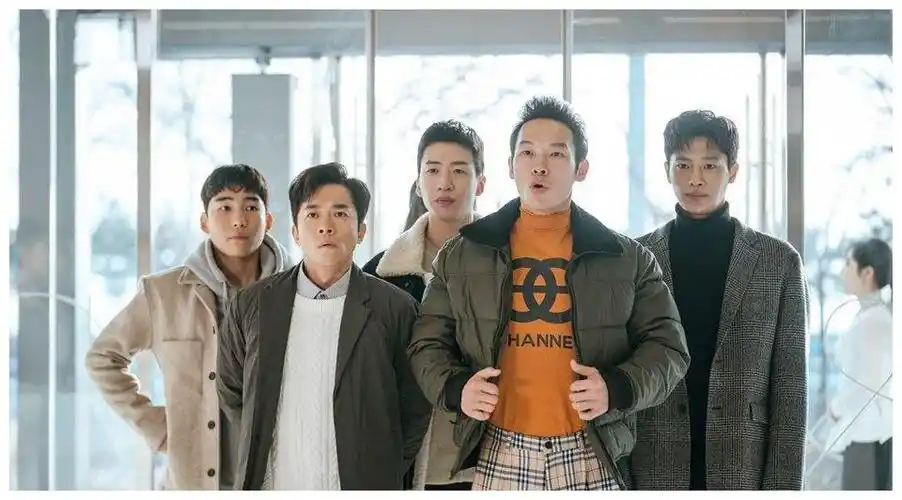 《爱的迫降》f4脱下军装化身矜贵型男,反差太大惹网友惊呼