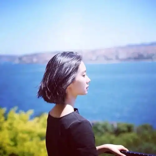 女头 短发 侧脸 小清新