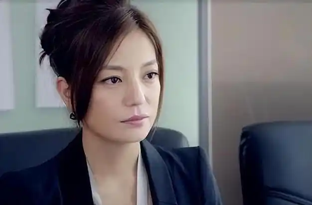 这时候,赵薇就想了,之前的军旗设计问题,现在的酒吧亏损,会不会是这个