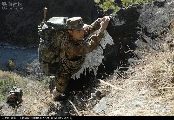 战士们告诉记者,每当用自己的脚步一步一步丈量着祖国的边境线时,当途