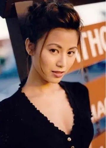 却下海拍片三点露尽!还和黄秋生假戏真作!如今….