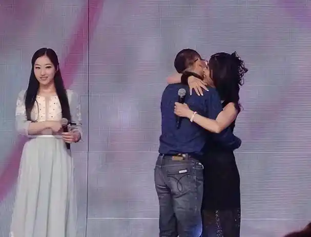 回顾非诚勿扰34岁小伙牵手51岁单亲妈妈后来两人咋样了