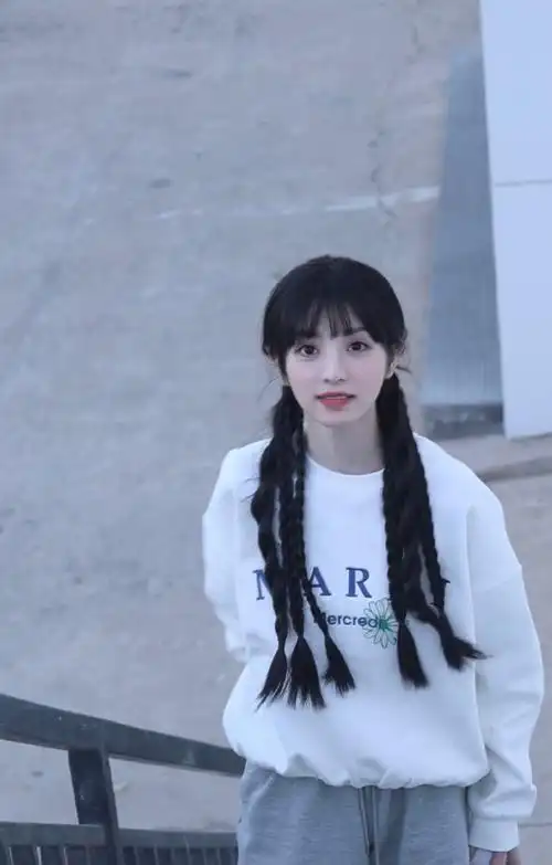 田曦薇的侧颜##田曦薇发量好多