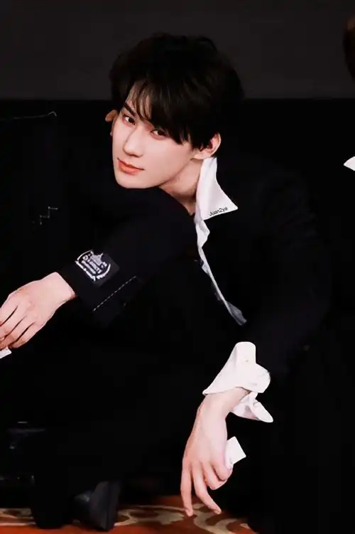 张真源 廿一无拘踏歌绿海奔行