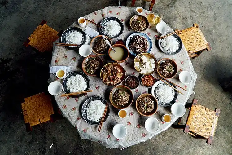 过手米线 掌心里吃美味 户撒阿昌族寨寻美食